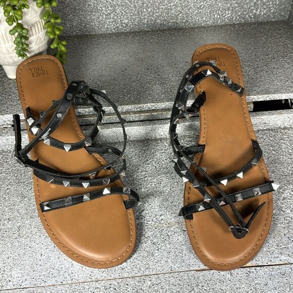 Time and Tru Women'sBlack Studded Gladiator Sandals - Picture 4 of 7